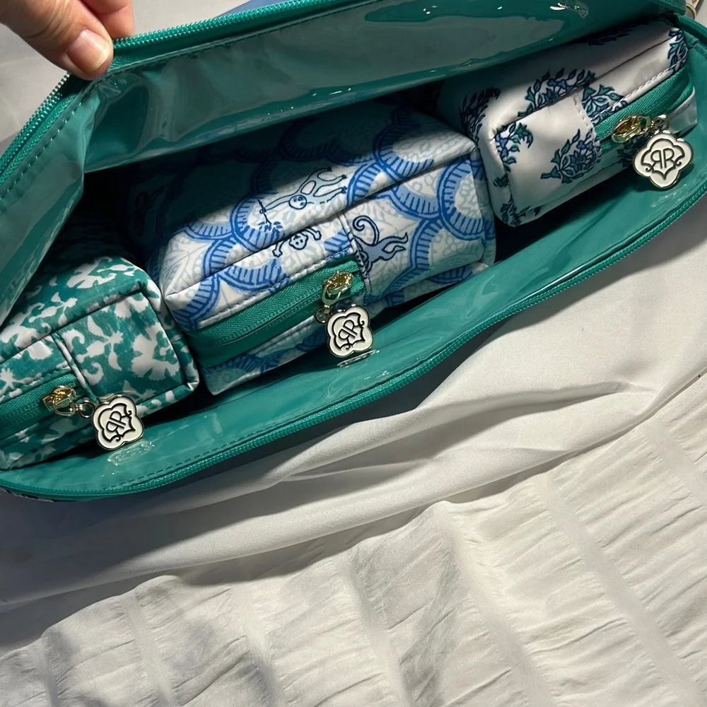 Roller Rabbit Target Blue Floral Cosmetic Bag with Green Trim Beauty Bag Set